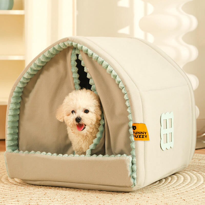 Geschlossenes Hundebett mit Doppelvorhang als gemütliche Kuschelhöhle für Hunde.