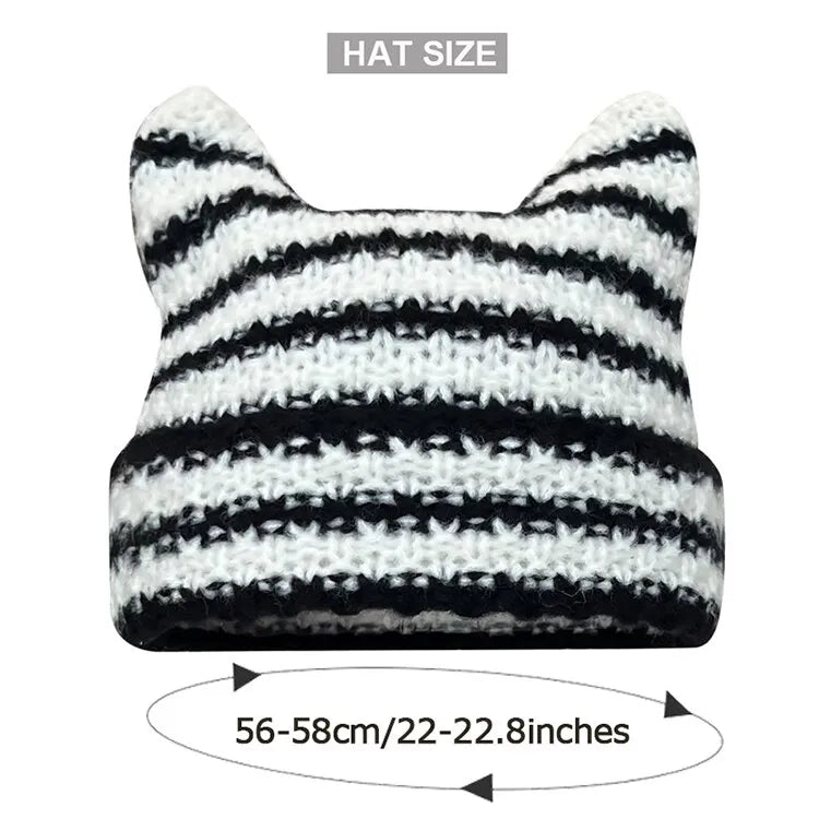 Modische Damen Beanie mit Katzenohren aus Strick. Süße, warme Kopfbedeckung für den Winter. Trendige Damenmütze.