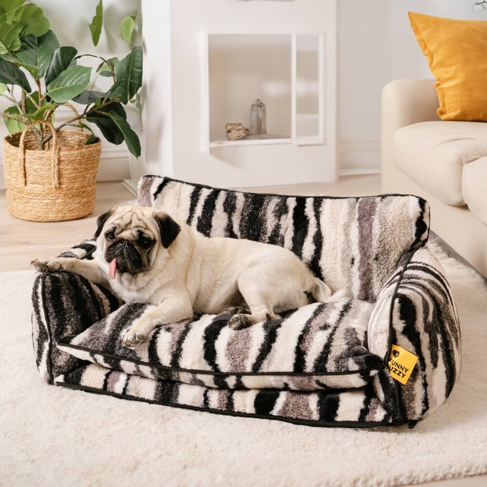Gestreifter Sofatextil Hundebettbezug aus weichem Lammwolle-Imitat. Waschbar & gemütlich.