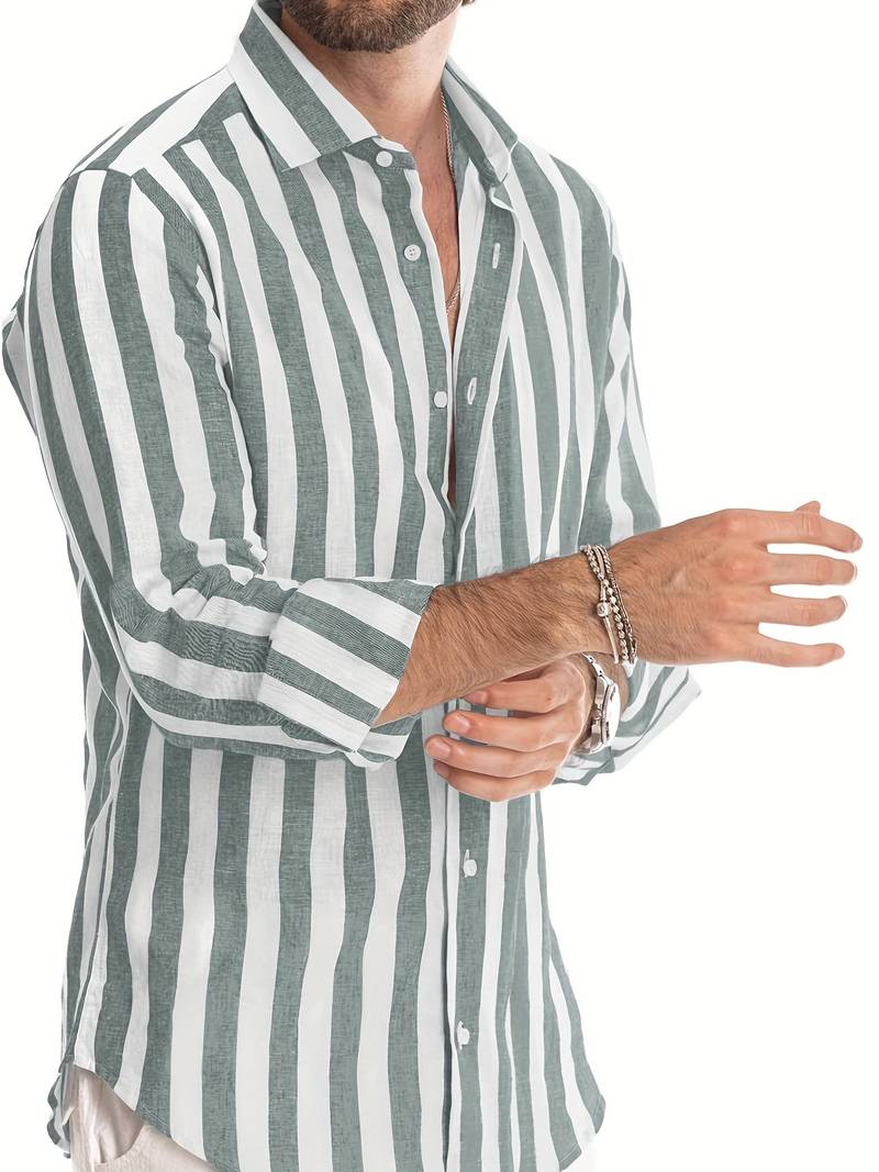 Hochwertiges gestreiftes Herrenhemd mit Knöpfen, ideal als Freizeit- oder Bürohemd im Frühling.