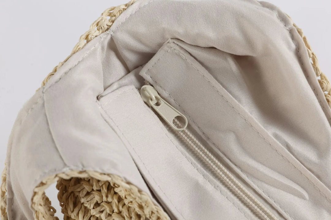 Fashion-Statement: Große Damen Schultertasche, ideal für angesagte Sommer-Looks.
