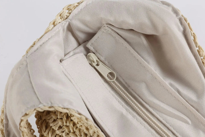 Fashion-Statement: Große Damen Schultertasche, ideal für angesagte Sommer-Looks.