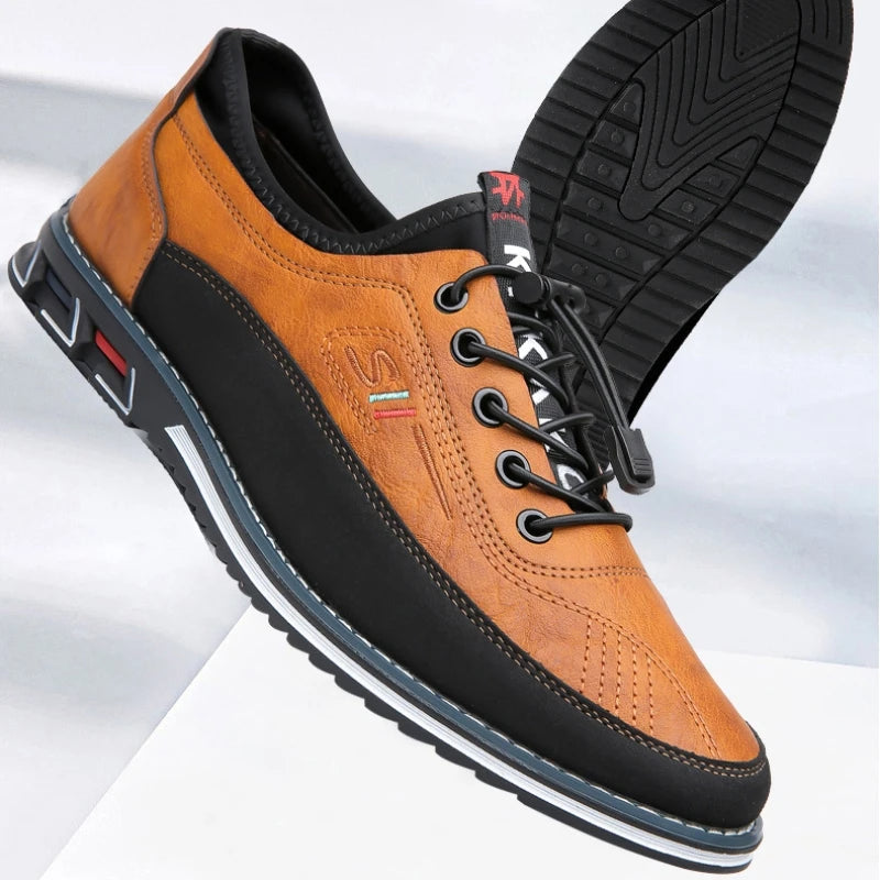 Klassische Herren Oxford Schnürschuhe in Lackoptik, perfekt als Anzugschuhe, für Business & hochzeitliche Eleganz.