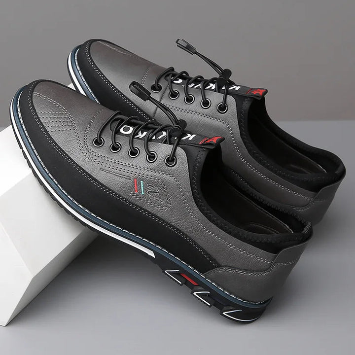 Formelle Herren Oxford Lackschuhe, kombiniert mit Anzug, die perfekte Ergänzung für elegante Business-Events & Hochzeiten.