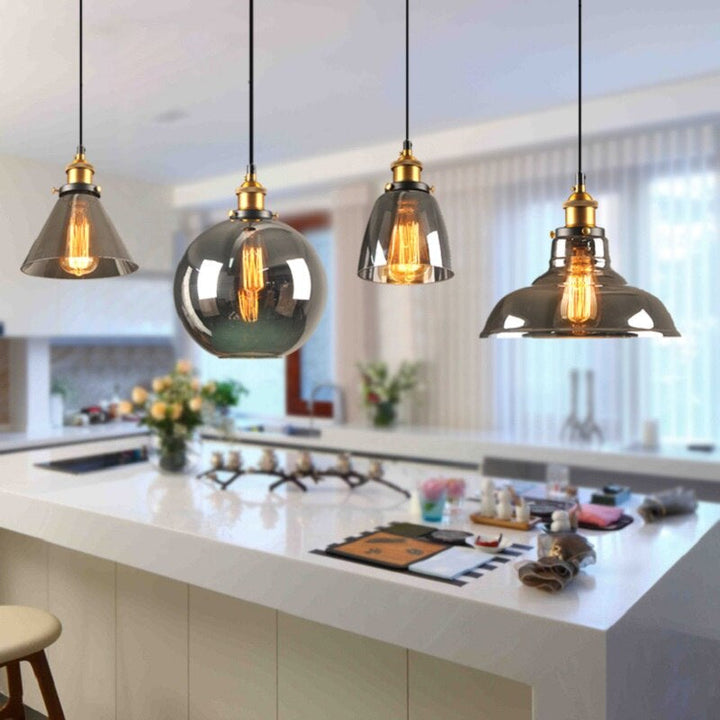 Elegante Innenbeleuchtung, moderne Hängelampe, dekorative Lampe für luxuriöses Ambiente.