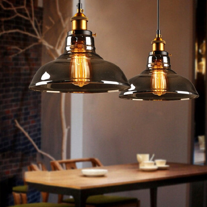 Moderne Designer Hängelampe, höhenverstellbar, perfekte Beleuchtung im Schlafzimmer.