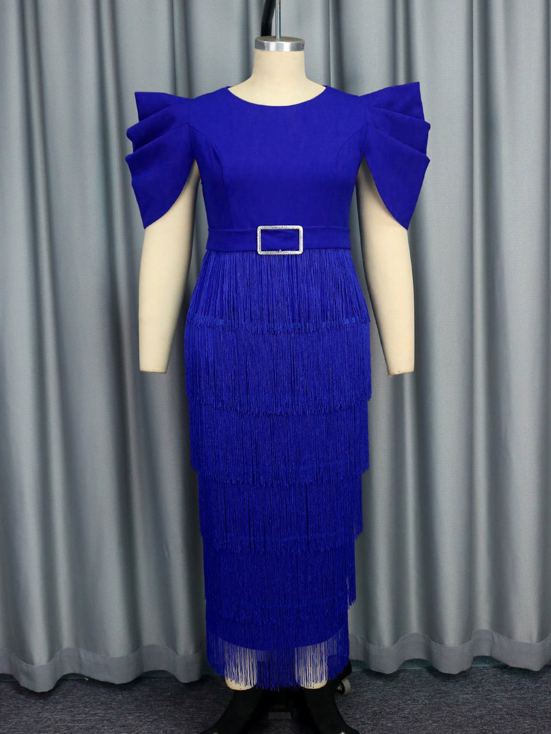 Elegantes blaues Damen-Abendkleid, perfekt für glamouröse Anlässe, mit Rüschenschultern & Fransen-Details.