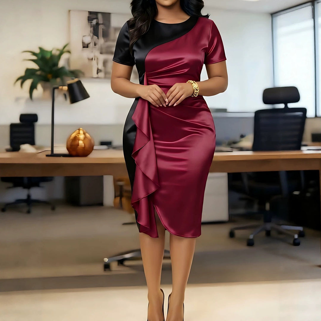 Stilvolles rotes Damen-Partykleid, Wickelkleid mit asymmetrischem Schnitt & Kurzarm, für glamouröse Abende.