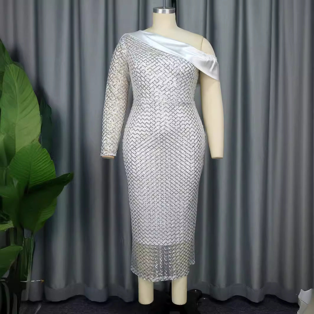 Elegantes Damen-Abendkleid mit funkelnden Pailletten, asymmetrischem Schulter-Design, ideal für festliche Anlässe.