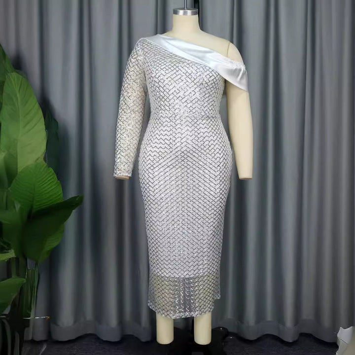 Elegantes Damen-Abendkleid mit funkelnden Pailletten, asymmetrischem Schulter-Design, ideal für festliche Anlässe.