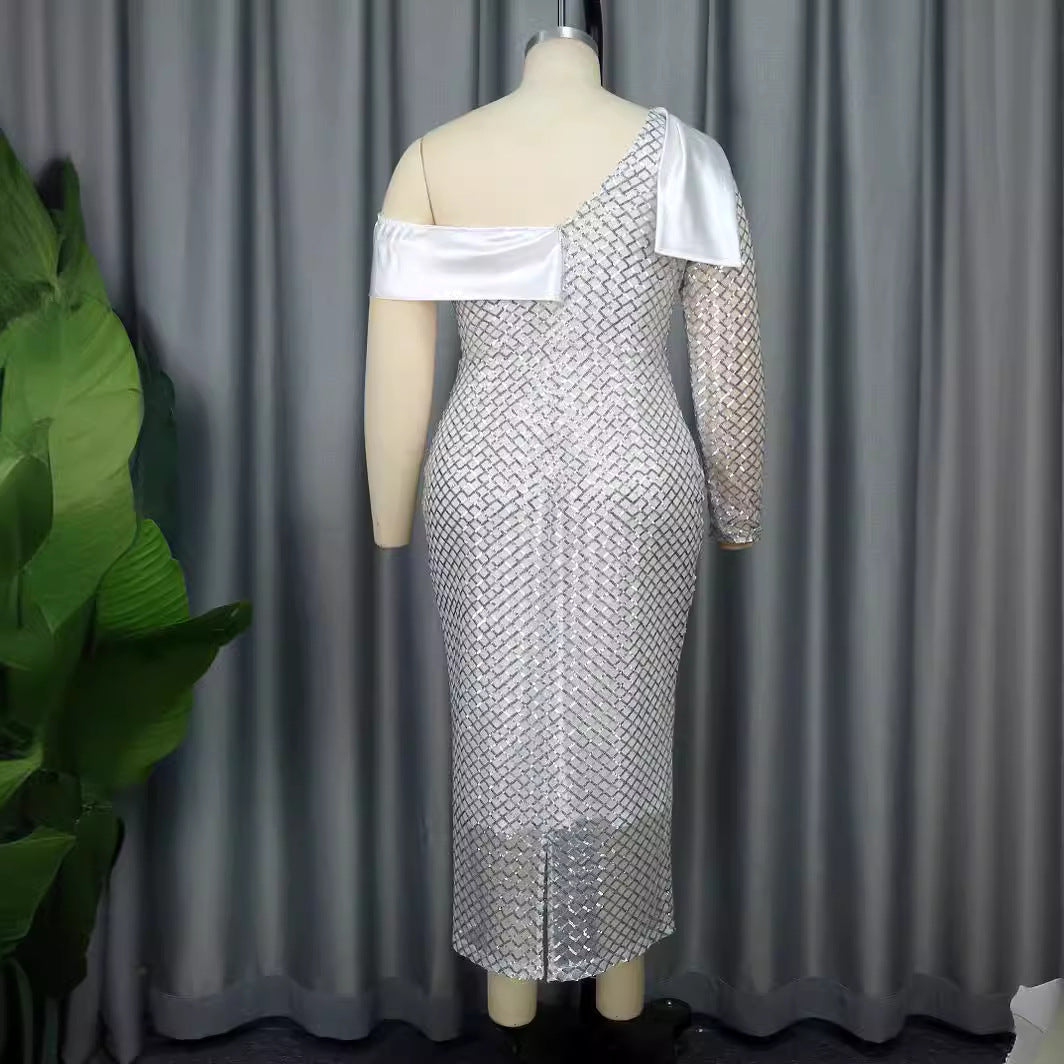 Einärmeliges Damen-Gala-Paillettenkleid mit asymmetrischem Ausschnitt, glamourös für besondere Abendveranstaltungen.