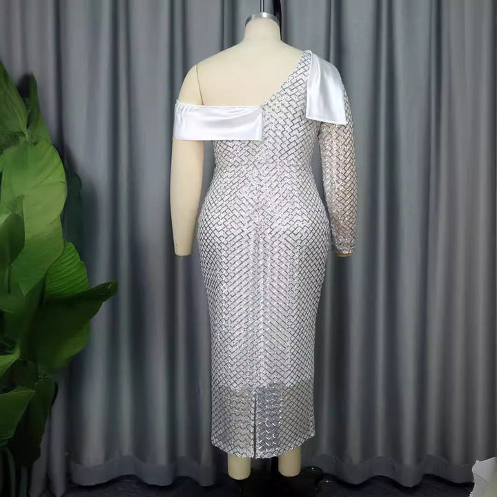 Einärmeliges Damen-Gala-Paillettenkleid mit asymmetrischem Ausschnitt, glamourös für besondere Abendveranstaltungen.