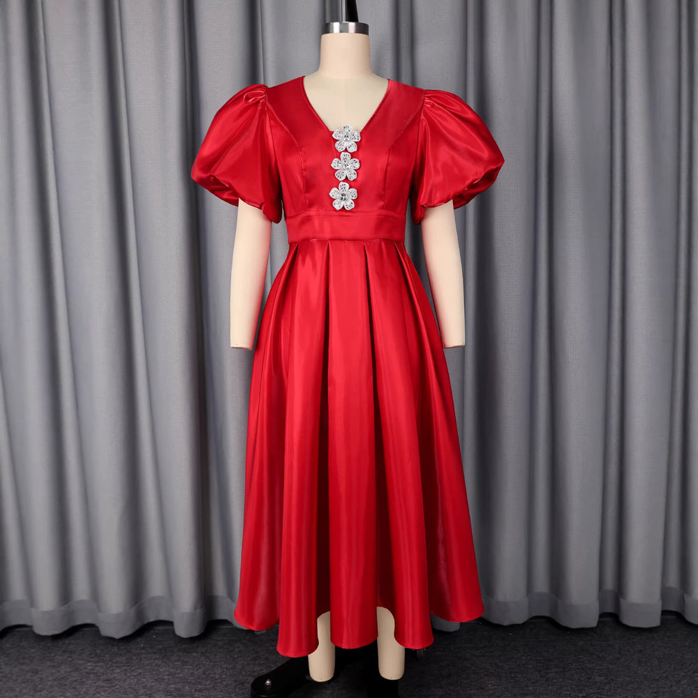 Festliches Damen Ballkleid in Rot, glitzernd mit auffälligen Puffärmeln, ideal für einen glamourösen Auftritt.