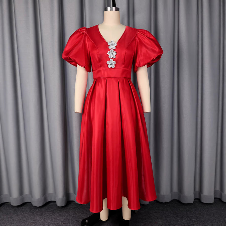 Festliches Damen Ballkleid in Rot, glitzernd mit auffälligen Puffärmeln, ideal für einen glamourösen Auftritt.