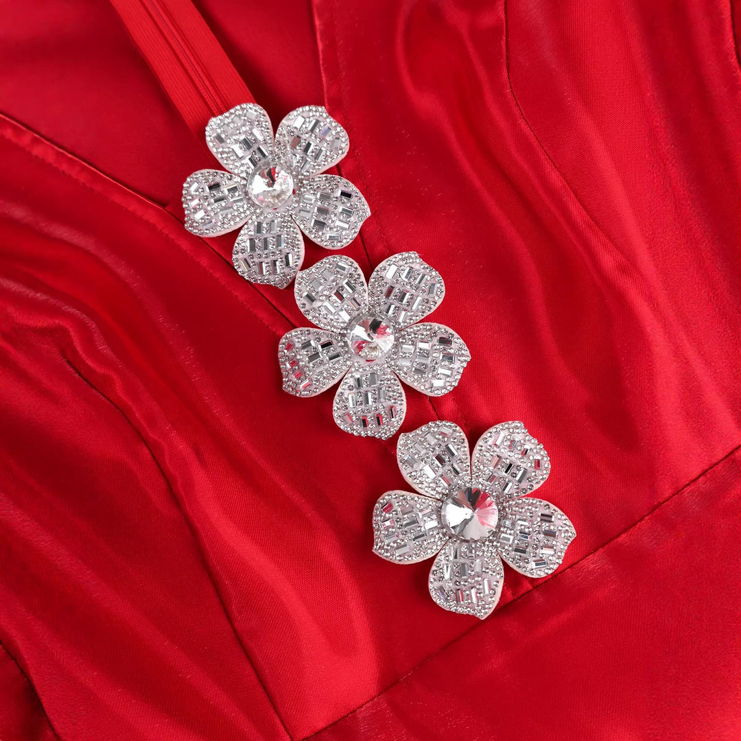 Rotes Damen Abendkleid mit tiefem V-Ausschnitt und voluminösen Puffärmeln, glitzernd, für einen festlichen Look.