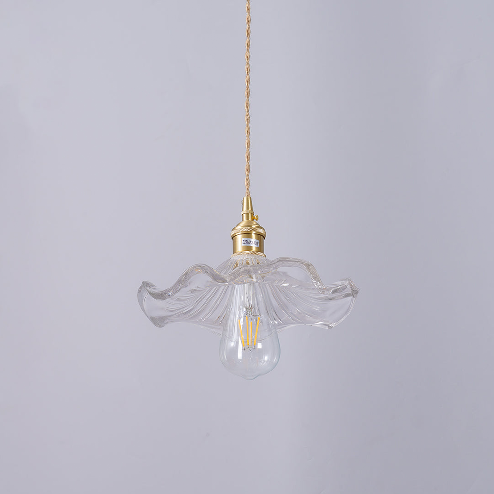 Elegante Blüten-Pendellampe, Hibiskus-Design aus hochwertigem Glas für stilvolles Licht.