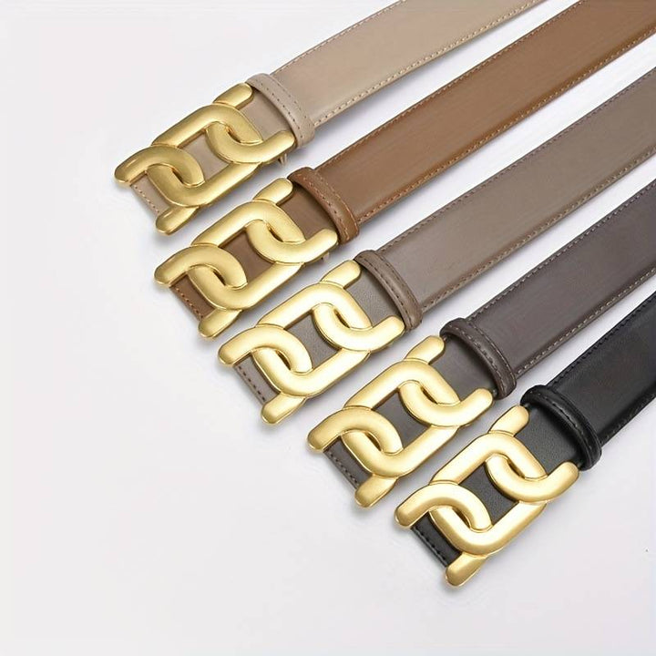 Schwarzer Unisex Gürtel, elegant, mit glatter goldener Schnalle. Ein Basic-Accessoire für jede Garderobe.