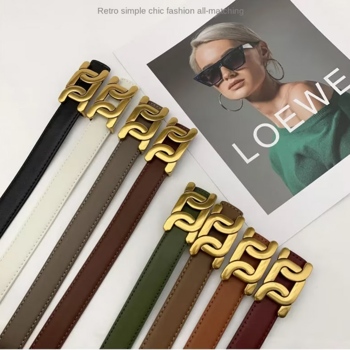 Schwarzer Unisex Gürtel mit glatter goldener Schnalle. Das perfekte Accessoire für ein elegantes Finish.