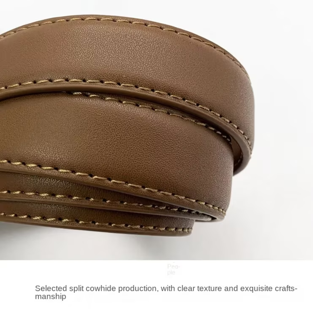 Eleganter Unisex Gürtel mit glatter goldener Schnalle. Ein Geschenk, das immer passt.