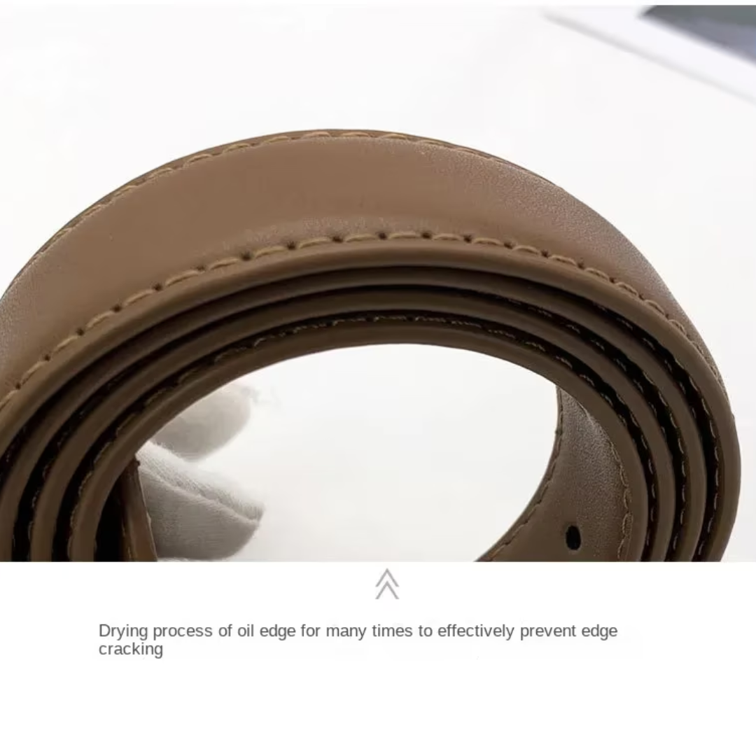 Stilvoller Unisex Gürtel mit glatter goldener Schnalle. Robust und elegant für den täglichen Gebrauch.