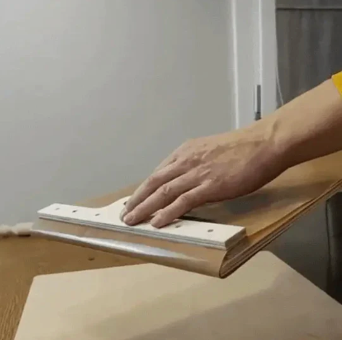 Antihaft-Holz-Pizzaschieber für einfaches Schieben von Pizzateig in den Pizzaofen; perfekter Küchenhelfer.