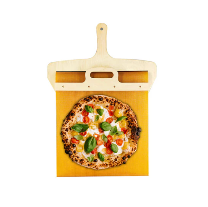 Ergonomischer Holz-Pizzaschieber mit Gleitfunktion für sicheres Handling von Pizza und Brot beim Backen.