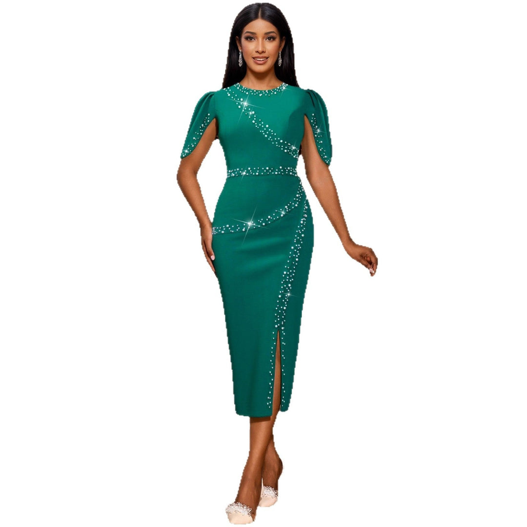 Festliches Damen Glitzerkleid mit figurschmeichelndem Schnitt und elegantem Beinschlitz. Für einen atemberaubenden Auftritt.