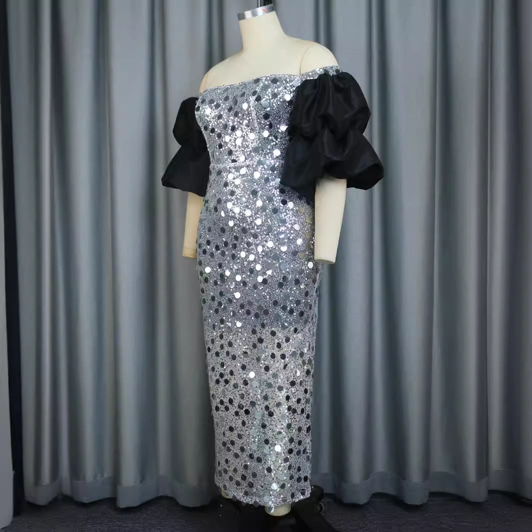 Funkelndes Damen Glitzerkleid in Silber mit luxuriösen, voluminösen Puffärmeln. Ideal für jeden besonderen Anlass.