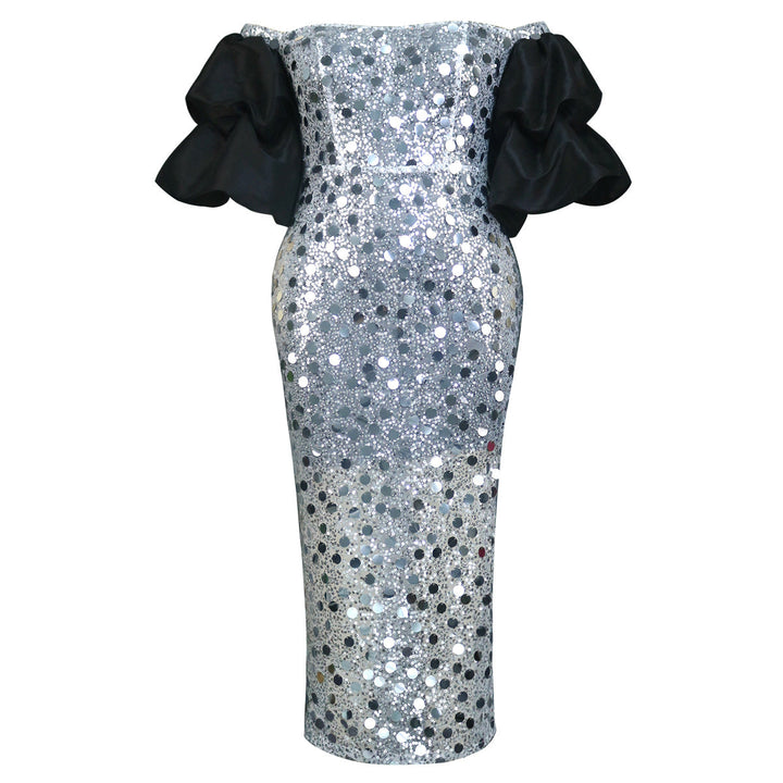 Glamouröses Partykleid für Damen, silber glitzernd, mit modischen voluminösen Off-Shoulder-Puffärmeln.
