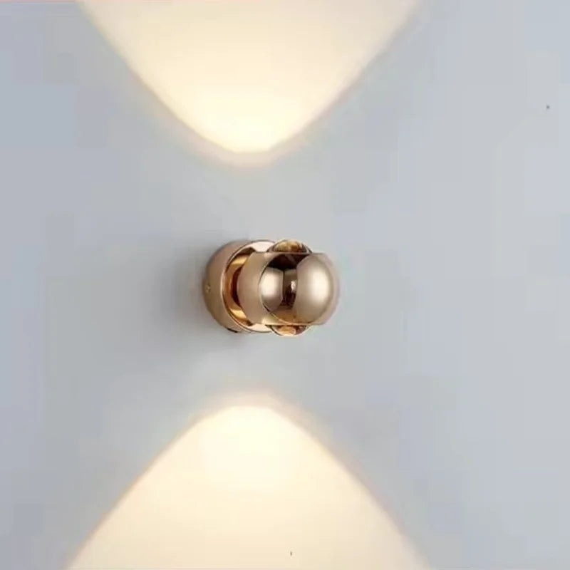 Zeitgenössische GlowWave LED Design Lampe. Energieeffizientes, indirektes Licht für moderne Einrichtung.