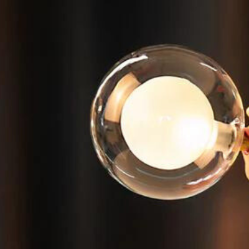 Dekorlampe für Wohnzimmer, handgefertigt aus Kunstharz und Glas, stilvolle Beleuchtung.