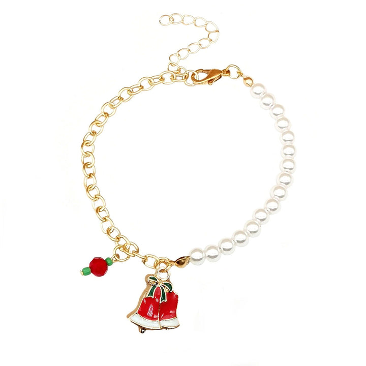 Modisches Damen Perlenarmband mit festlichen Weihnachts-Charms. Elegant, winterlich & perfekte Geschenkidee.