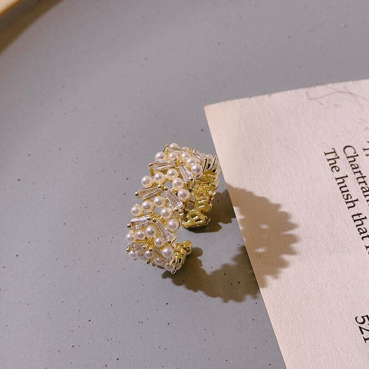 Zeitloser Damen Perlenring, verstellbar, als elegantes Geschenk; vielseitiger Schmuck für Frauen.