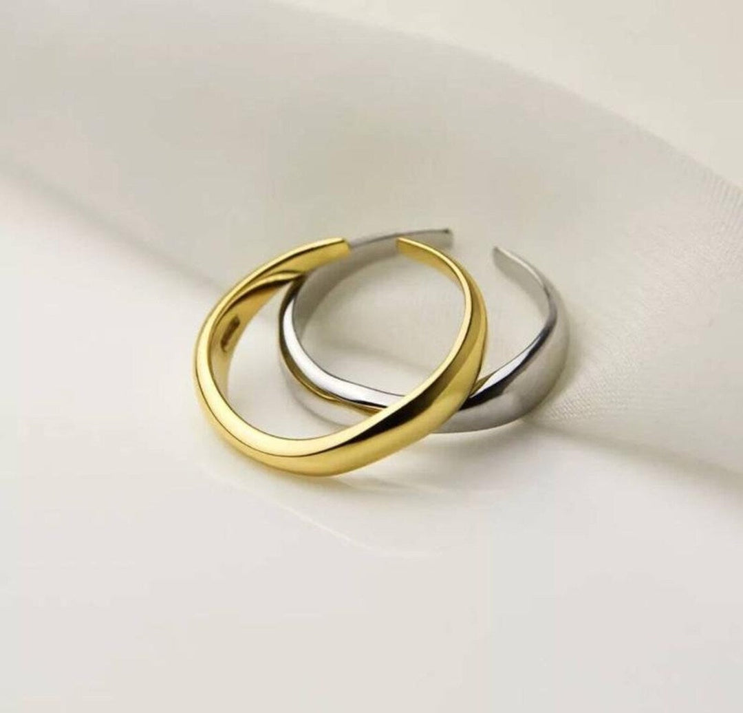 925er Silber Wellenring, geometrisch und modern. Eleganter Damenring, perfekt als Accessoire.