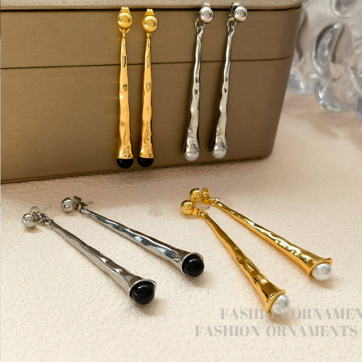 Schicke Tropfenohrringe aus Edelstahl, als eleganter Ohrschmuck für Damen und Modeaccessoire.