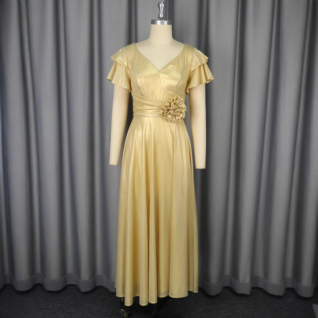 Glamouröses goldenes Damen Ballkleid mit V-Ausschnitt & auffälligen Rüschen. Ideal für Gala & Hochzeitsgast.