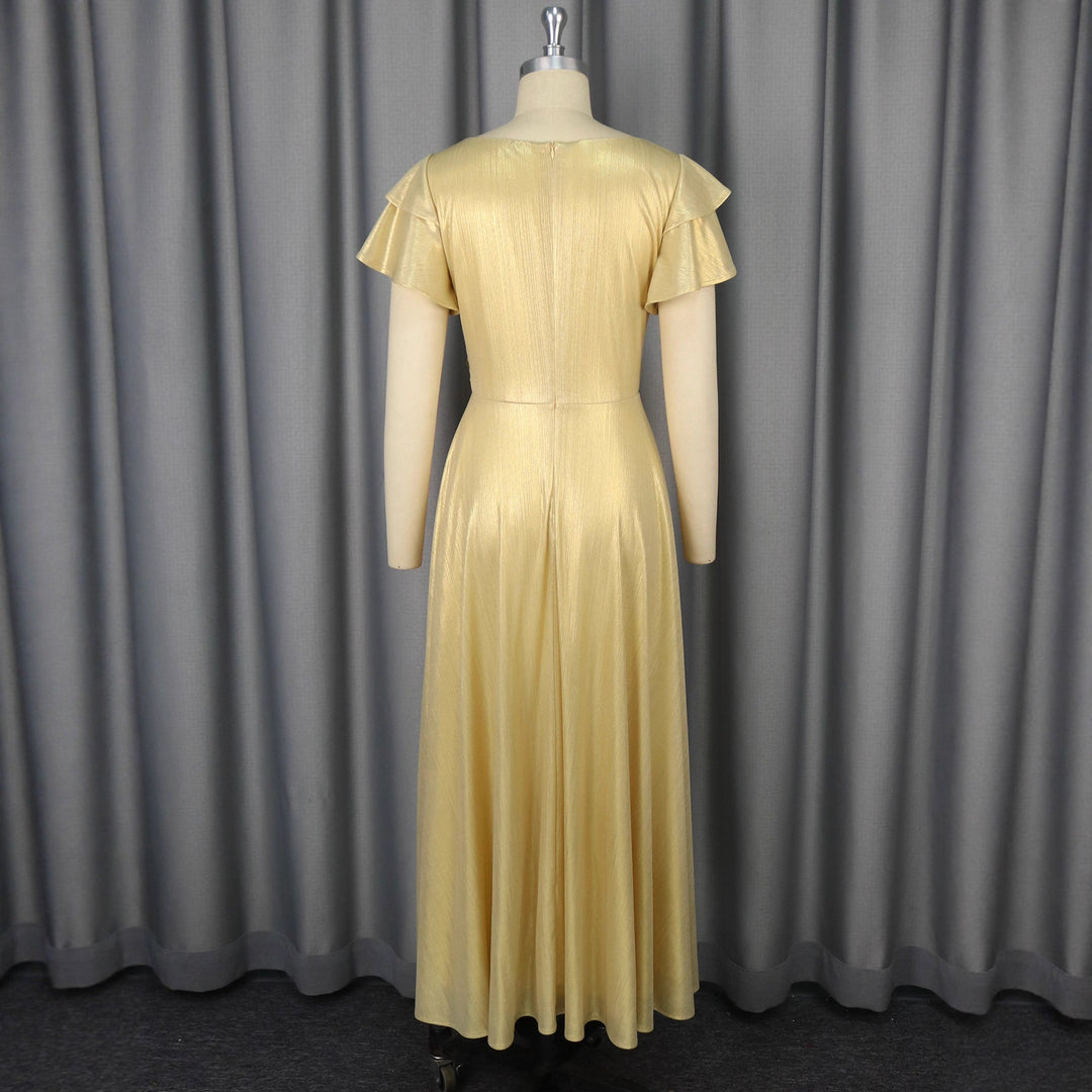 Damen Abendkleid in Gold, mit schickem V-Ausschnitt und voluminösen, fließenden Rüschen. Perfekt für Feiern.