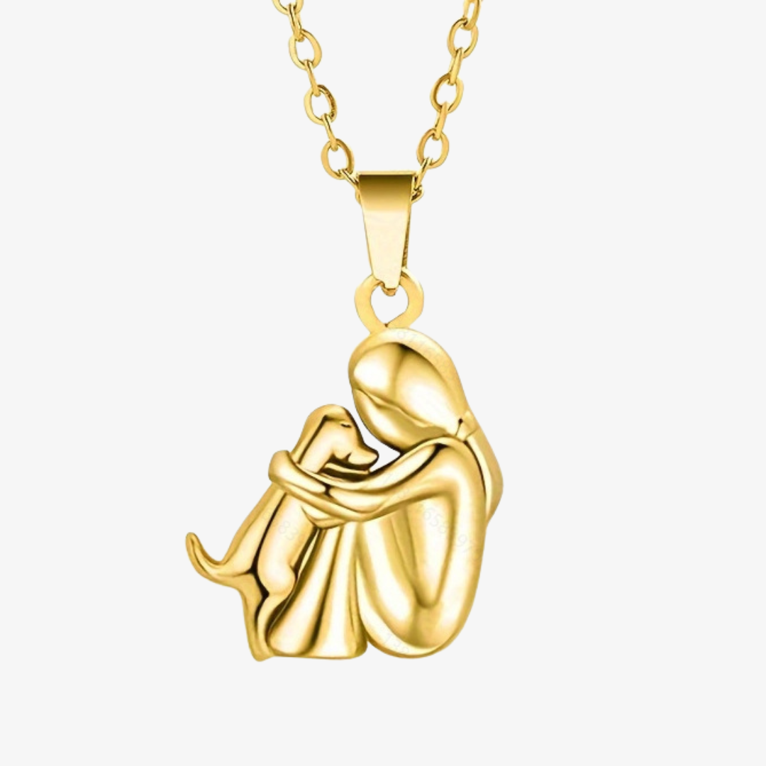 Detailaufnahme: Silberner Hunde-Anhänger an feiner Damenhalskette, ein zeitloses Geschenk für Hundefreunde.