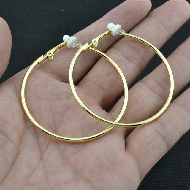Roségoldene Clipohrringe, runder Schmuck, Damen; eleganter Edelstahlschmuck, auch ohne Ohrloch.