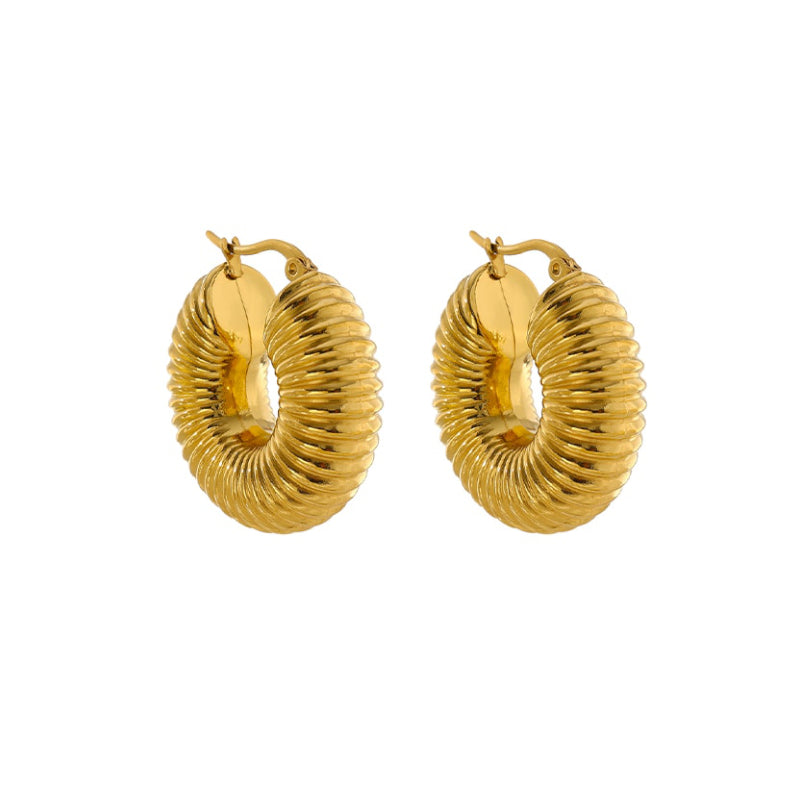 Damen Goldene Creolen aus hochwertigem Edelstahl, elegant und zeitlos, das perfekte Accessoire für jeden Look.