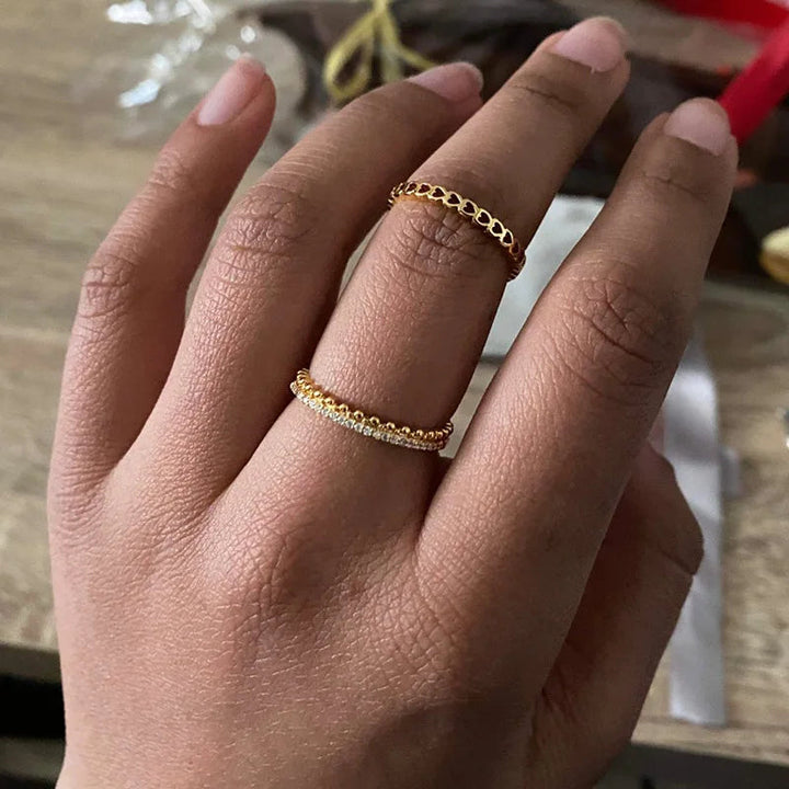 Eleganter Damenring aus Edelstahl, verstellbar, perfekt für den Alltag.