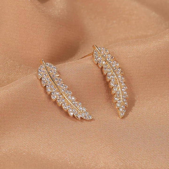 Elegante Damenohrringe mit spirituellem Engelsflügel-Design. Zeitloser Schmuck, ideales Geschenk für Frauen.