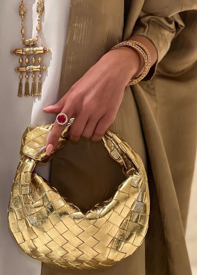 Gewebte Damen Mini-Handtasche: chic, elegant & vielseitig. Perfekt als Schulter- oder Umhängetasche für Frauen.