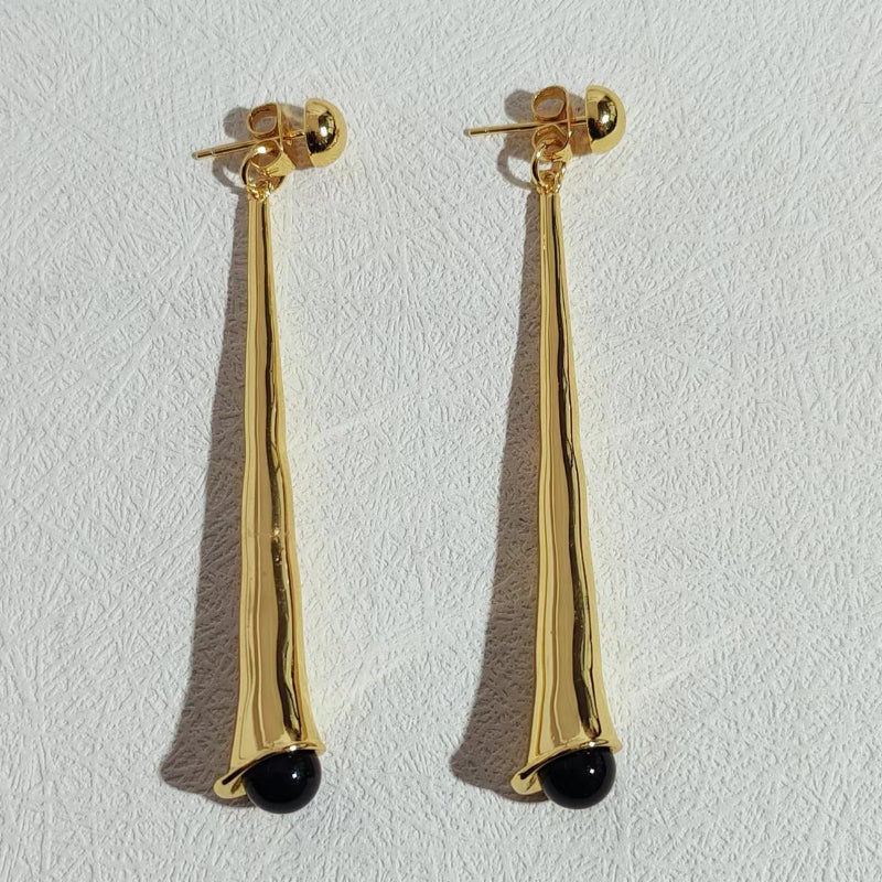 Minimalistische Tropfenohrringe für Frauen, aus glänzendem Edelstahl, unterstreichen jeden eleganten Stil.