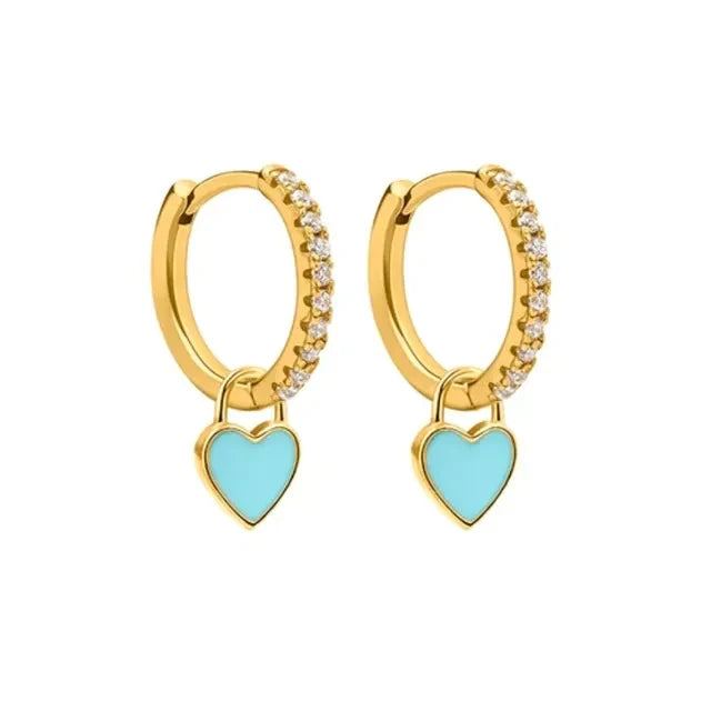 Goldschmuck Creolen Herzform, mit Zirkonia für Damen. Süß, elegant und vielseitig.