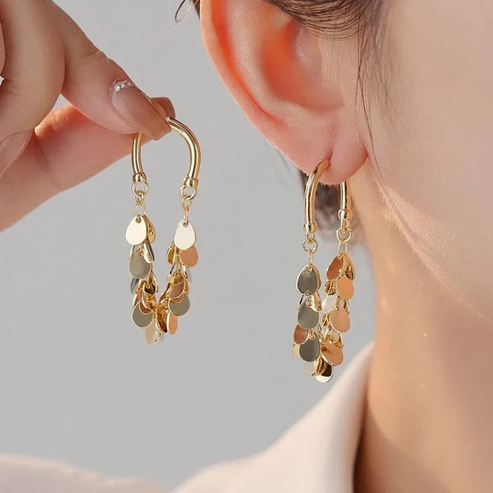 Schillernde Pailletten-Ohrringe mit weichen Quasten, lange Ausführung für Damen, ein glamouröses Schmuckstück.
