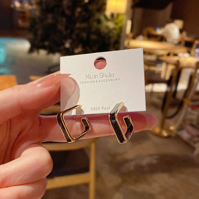 Kleine Kreis- und Quadrat Ohrstecker für Damen, glänzender Edelstahl, elegante und dezente Ohrringe.