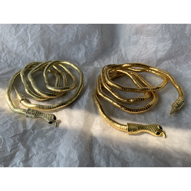 Markante Damen Statementkette: Schlangen Halskette aus Metall mit einzigartigem Tierdesign; eleganter Modeschmuck.