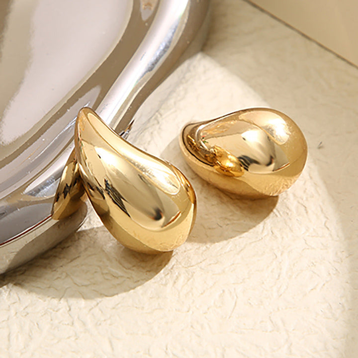 Alltagstaugliche Tropfenohrringe GlimmerDrops, dezenter Damenschmuck in Gold-Optik für Eleganz.