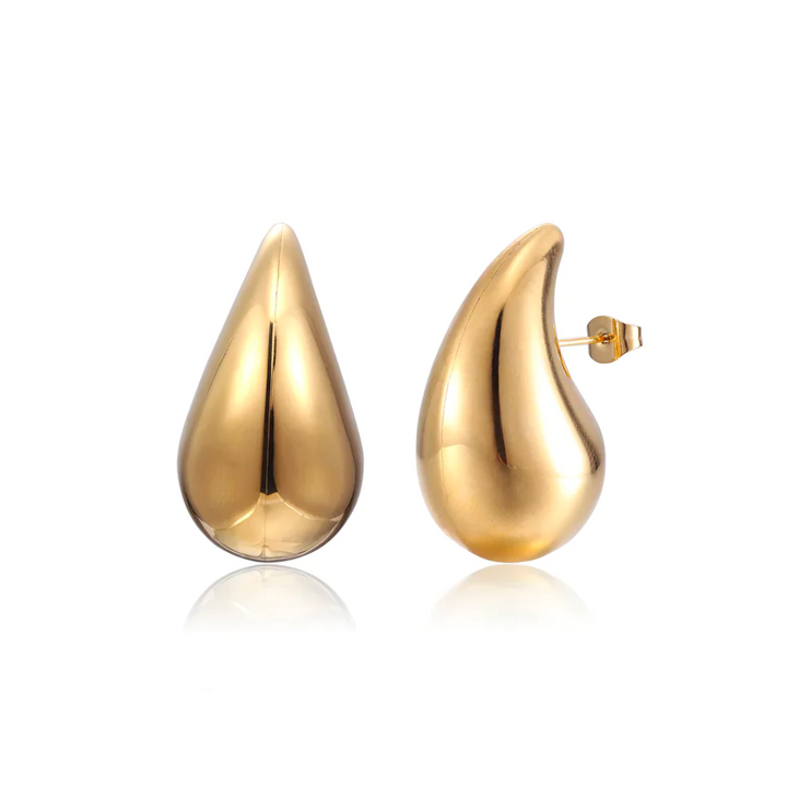 Schimmernde Gold Tropfenohrringe GlimmerDrops, eleganter Damenschmuck für Abend und Alltag.